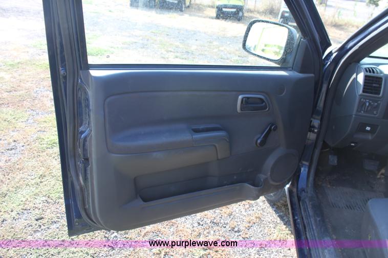 image for item D5387 2004 Chevrolet Colorado LS Crew Cab pickup truck