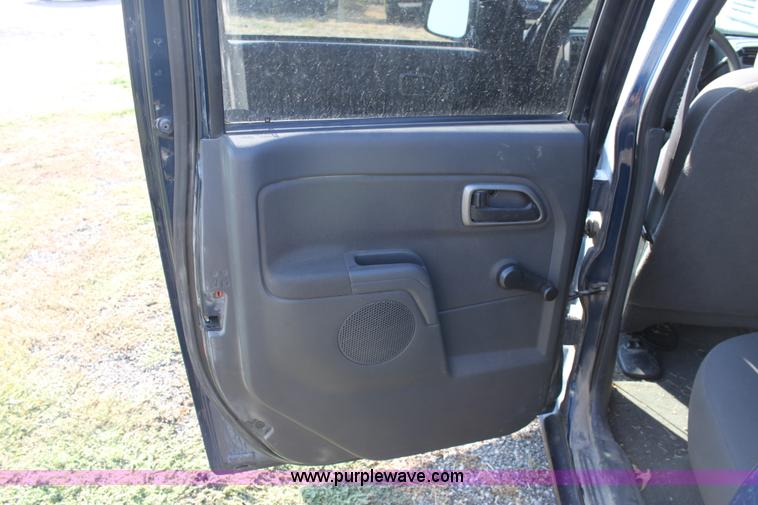 image for item D5387 2004 Chevrolet Colorado LS Crew Cab pickup truck