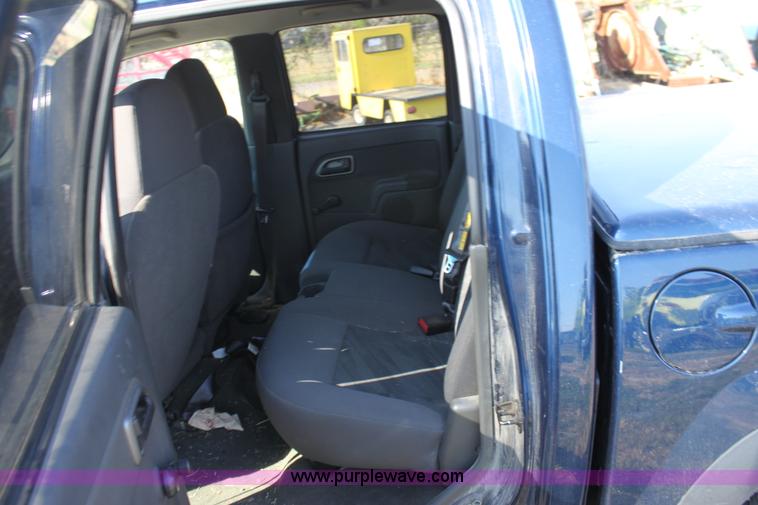 image for item D5387 2004 Chevrolet Colorado LS Crew Cab pickup truck