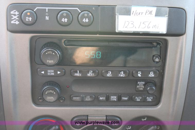 image for item D5387 2004 Chevrolet Colorado LS Crew Cab pickup truck