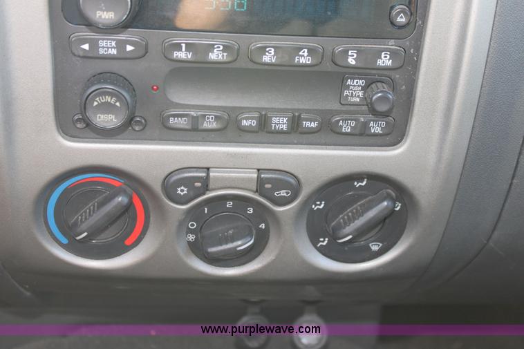 image for item D5387 2004 Chevrolet Colorado LS Crew Cab pickup truck