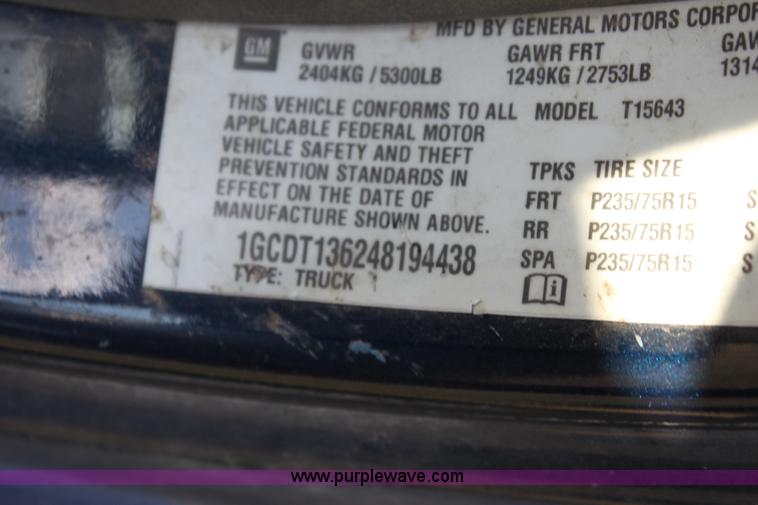 image for item D5387 2004 Chevrolet Colorado LS Crew Cab pickup truck
