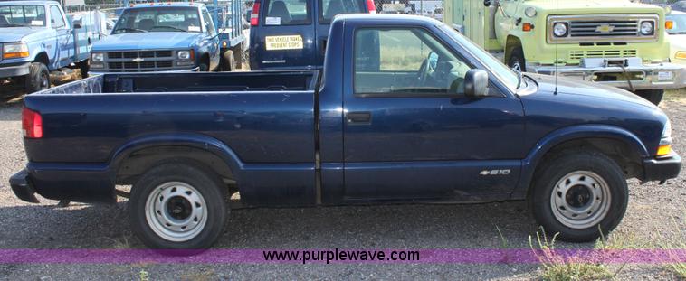 image for item D5388 2002 Chevrolet S10 pickup truck