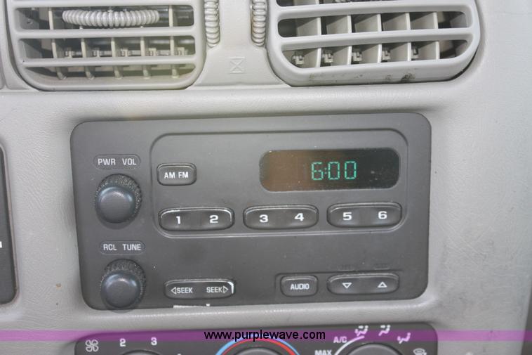 image for item D5388 2002 Chevrolet S10 pickup truck