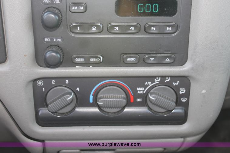 image for item D5388 2002 Chevrolet S10 pickup truck