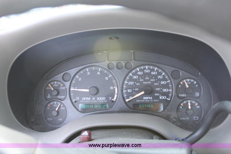 image for item D5388 2002 Chevrolet S10 pickup truck