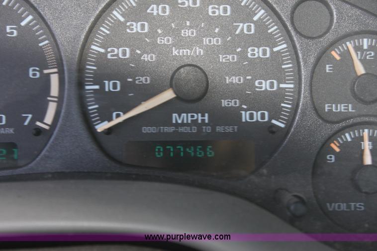 image for item D5388 2002 Chevrolet S10 pickup truck