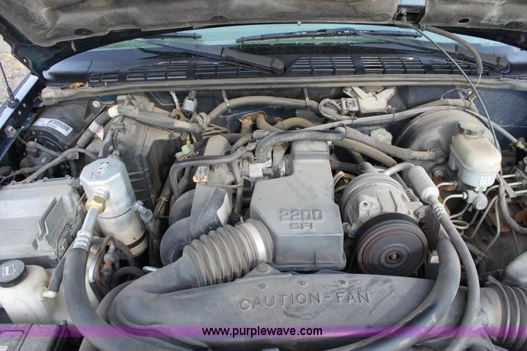 image for item D5388 2002 Chevrolet S10 pickup truck