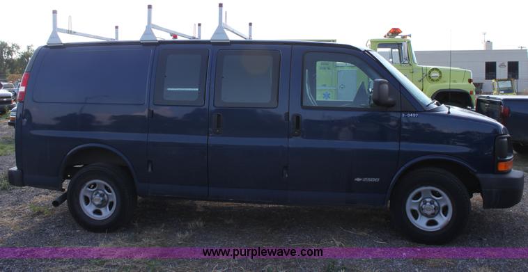 image for item D5389 2003 Chevrolet G2500 Express cargo van