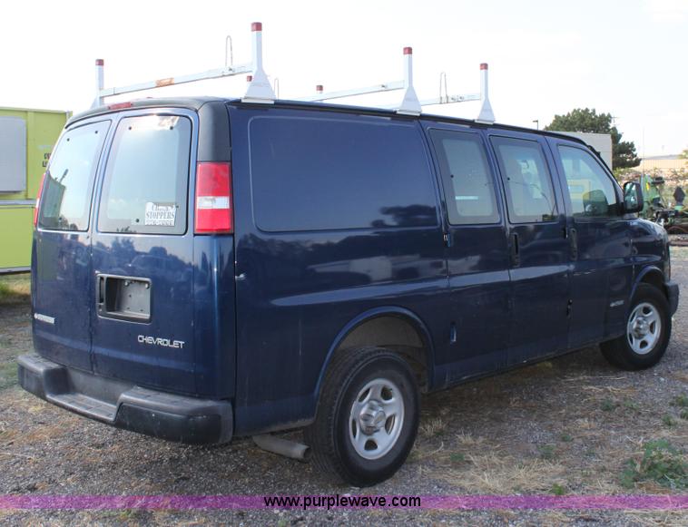 image for item D5389 2003 Chevrolet G2500 Express cargo van