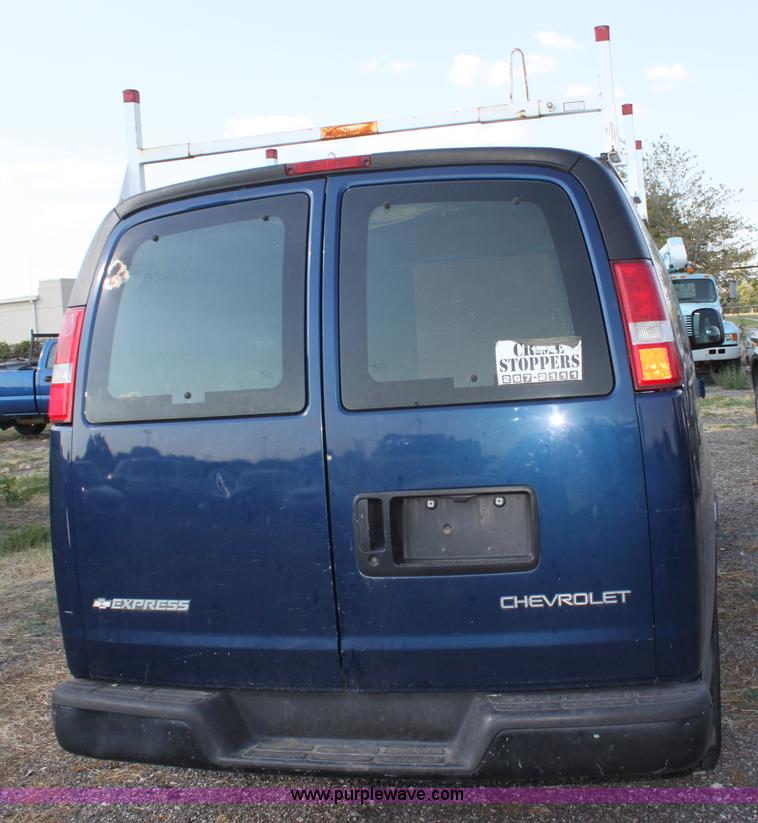 image for item D5389 2003 Chevrolet G2500 Express cargo van