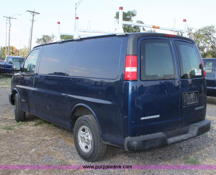 image for item D5389 2003 Chevrolet G2500 Express cargo van