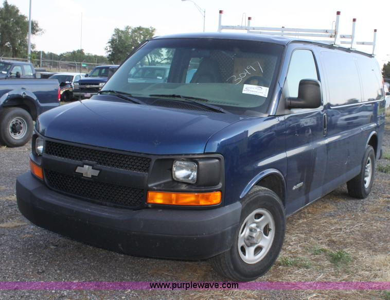 image for item D5389 2003 Chevrolet G2500 Express cargo van