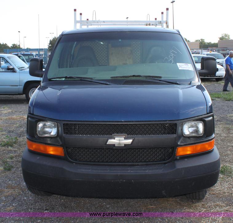 image for item D5389 2003 Chevrolet G2500 Express cargo van