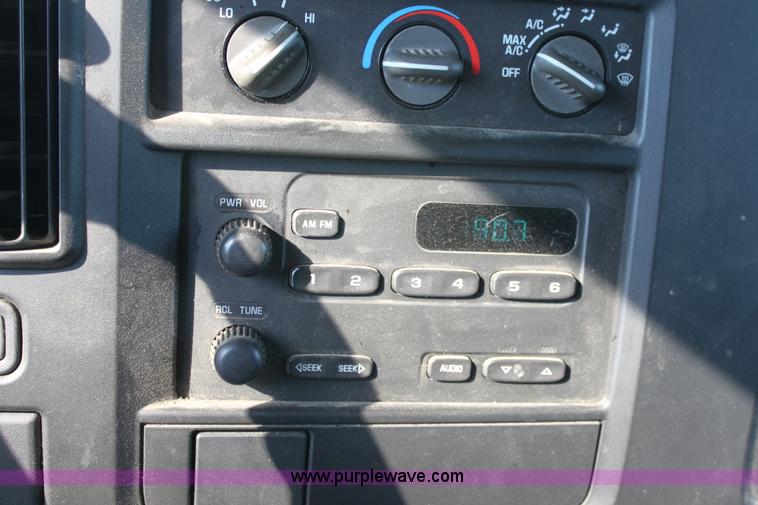 image for item D5389 2003 Chevrolet G2500 Express cargo van