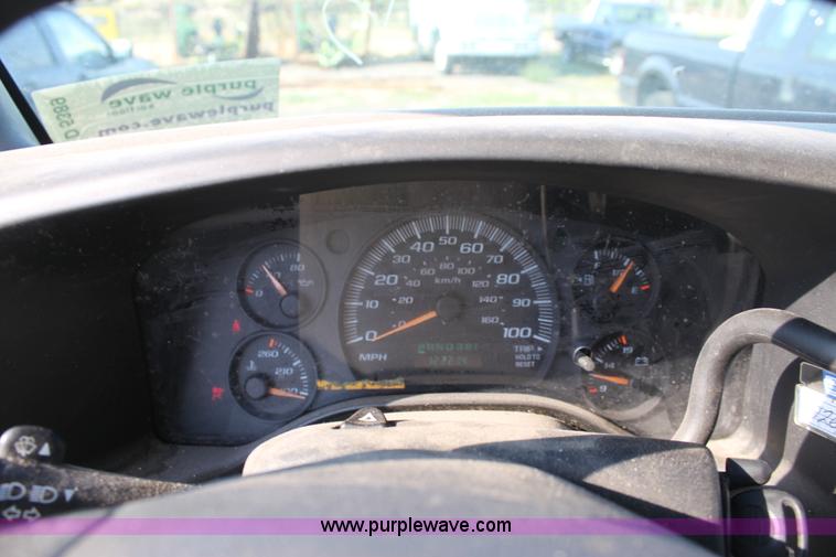 image for item D5389 2003 Chevrolet G2500 Express cargo van