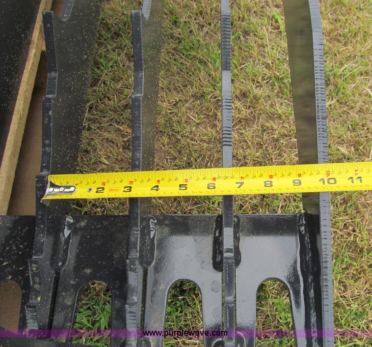 image for item A7529 Stout HD72 grapple open-end skid steer attachment