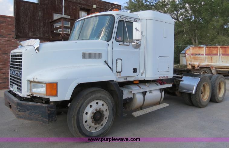 image for item B2430 1997 Mack CH613 semi truck