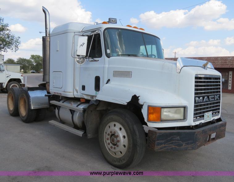 image for item B2430 1997 Mack CH613 semi truck