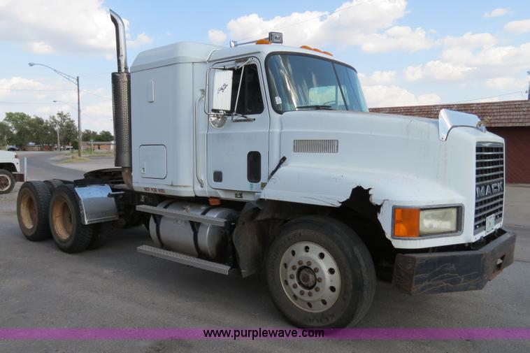 image for item B2430 1997 Mack CH613 semi truck