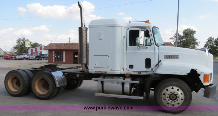 image for item B2430 1997 Mack CH613 semi truck
