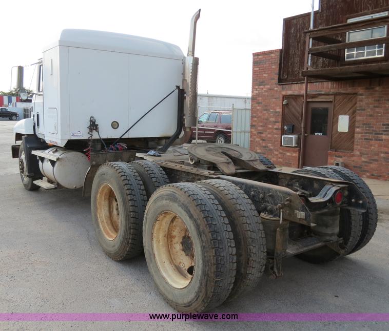 image for item B2430 1997 Mack CH613 semi truck
