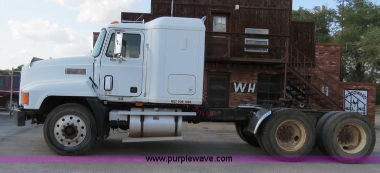 image for item B2430 1997 Mack CH613 semi truck