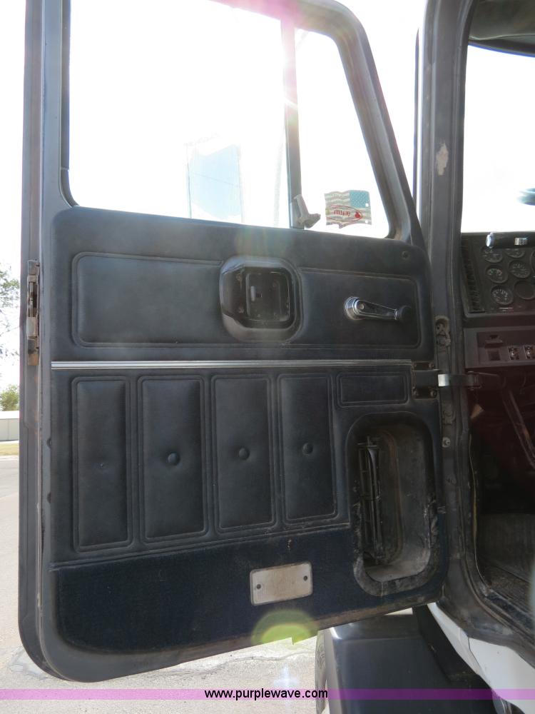 image for item B2430 1997 Mack CH613 semi truck