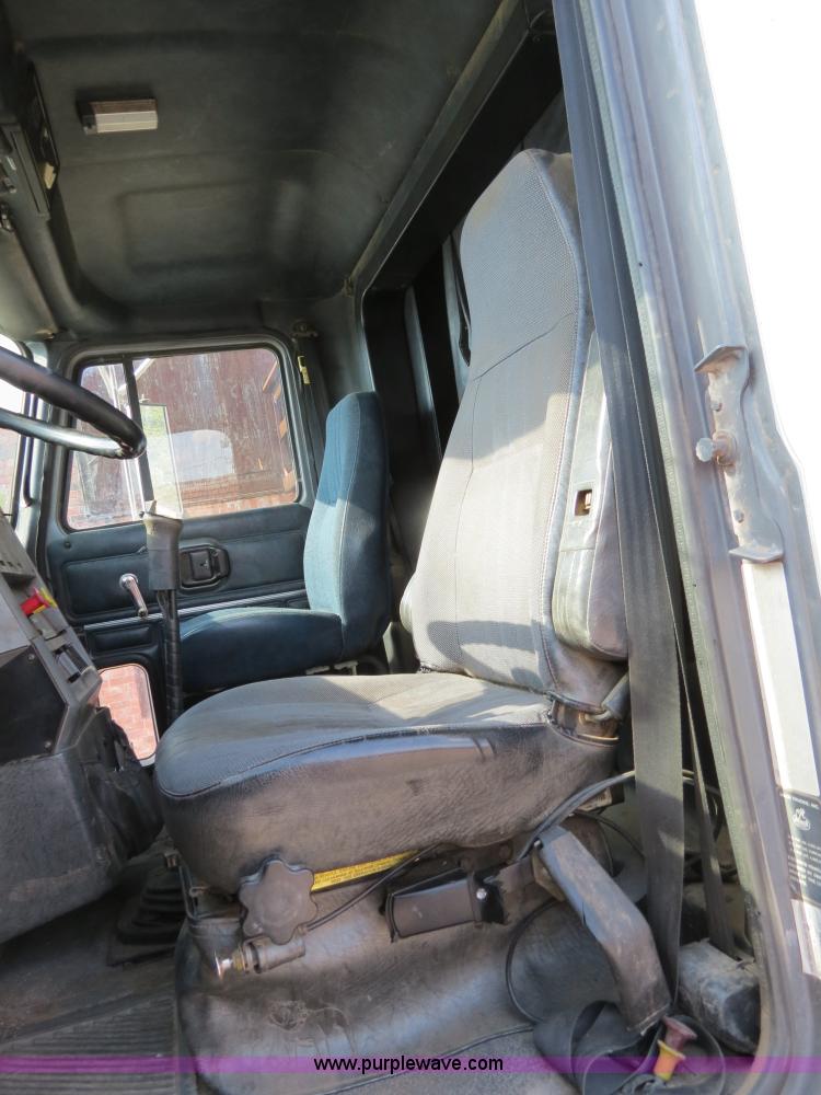 image for item B2430 1997 Mack CH613 semi truck