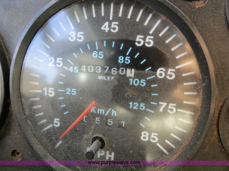 image for item B2430 1997 Mack CH613 semi truck