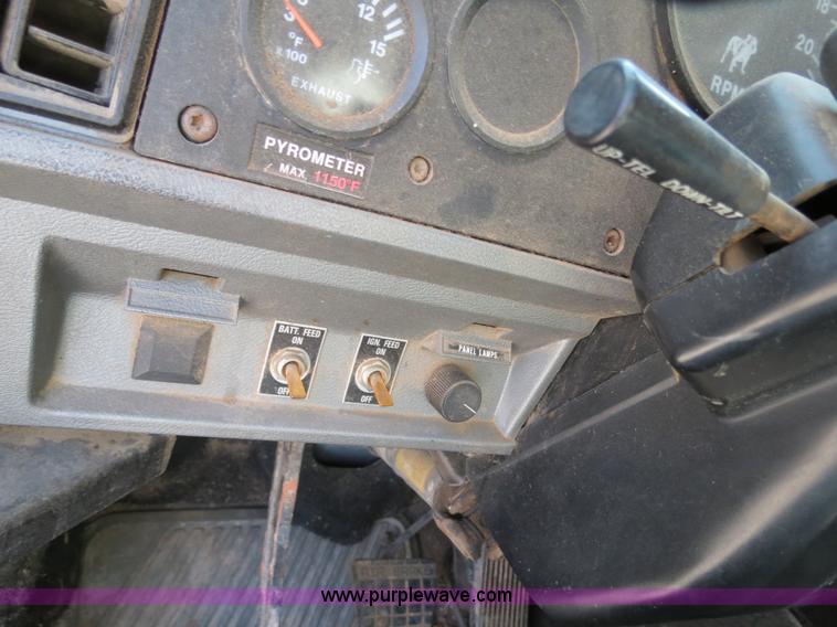 image for item B2430 1997 Mack CH613 semi truck