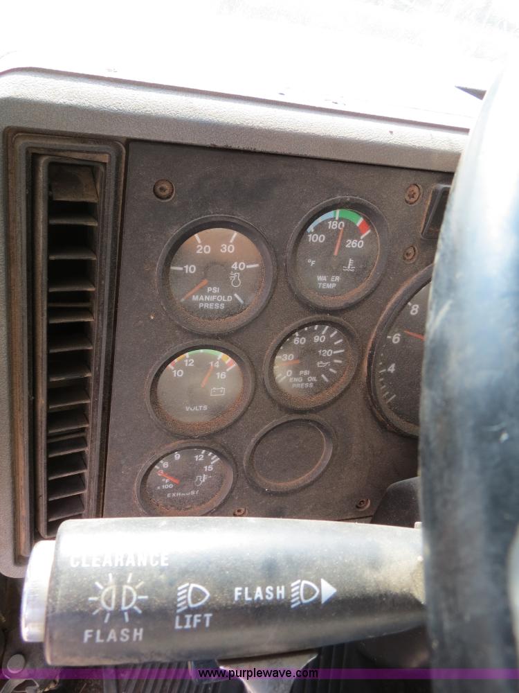 image for item B2430 1997 Mack CH613 semi truck