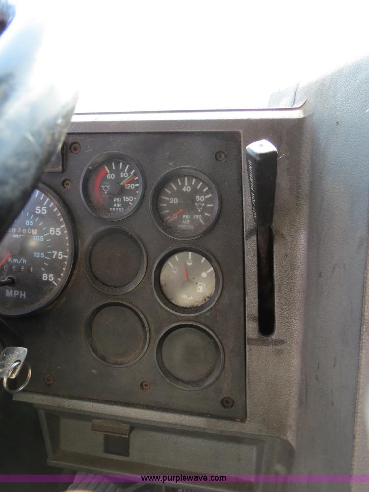 image for item B2430 1997 Mack CH613 semi truck