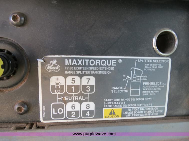 image for item B2430 1997 Mack CH613 semi truck