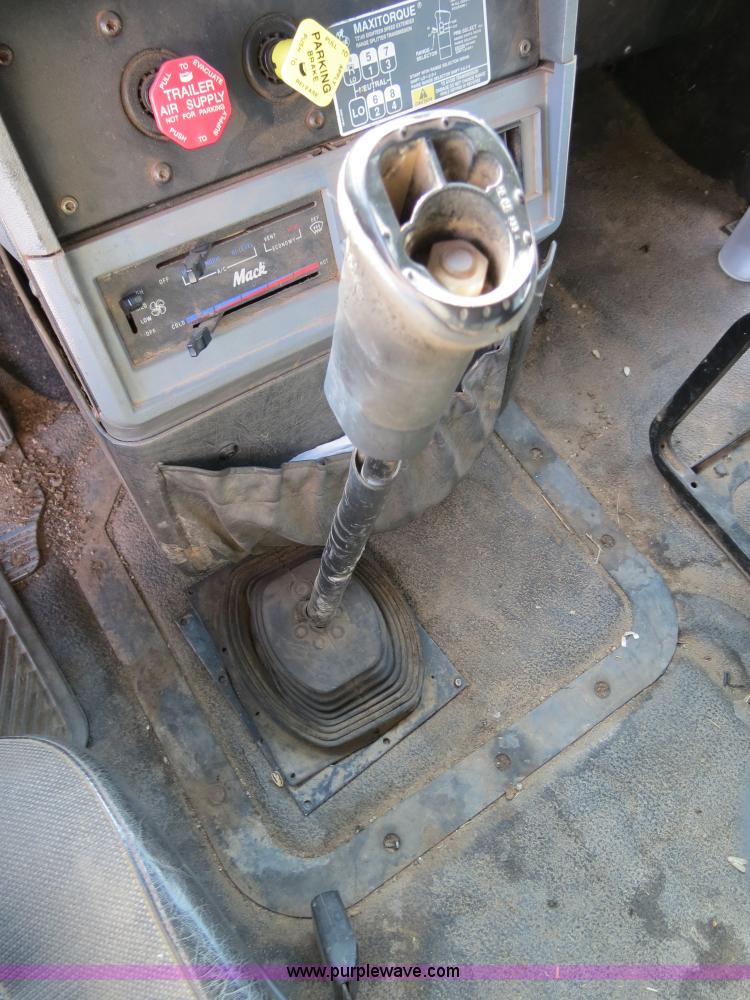 image for item B2430 1997 Mack CH613 semi truck