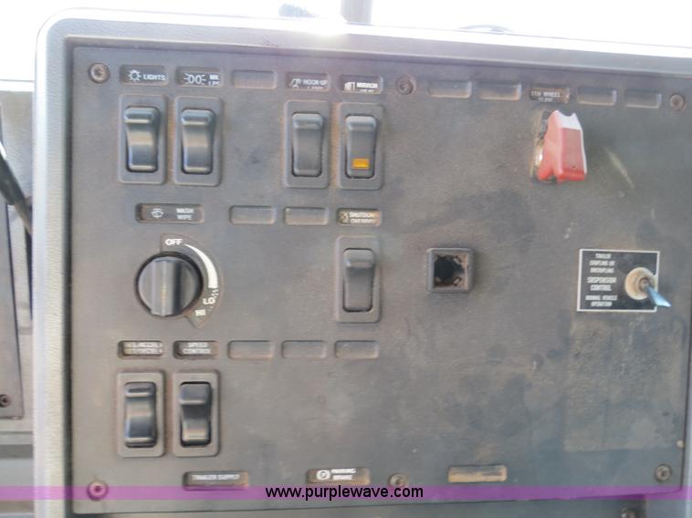 image for item B2430 1997 Mack CH613 semi truck