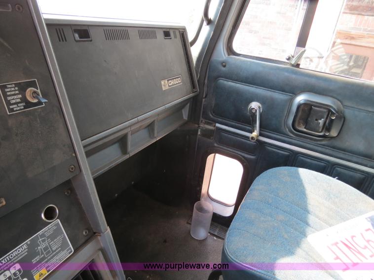 image for item B2430 1997 Mack CH613 semi truck