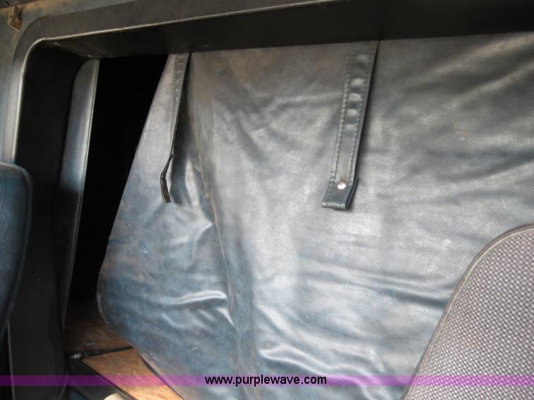 image for item B2430 1997 Mack CH613 semi truck