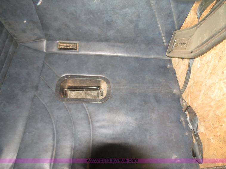 image for item B2430 1997 Mack CH613 semi truck