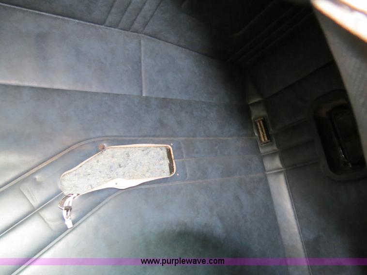 image for item B2430 1997 Mack CH613 semi truck