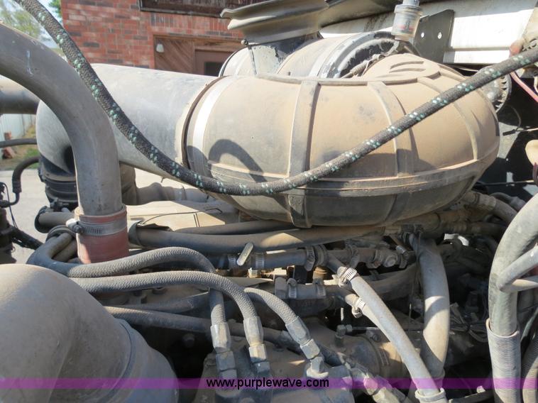 image for item B2430 1997 Mack CH613 semi truck