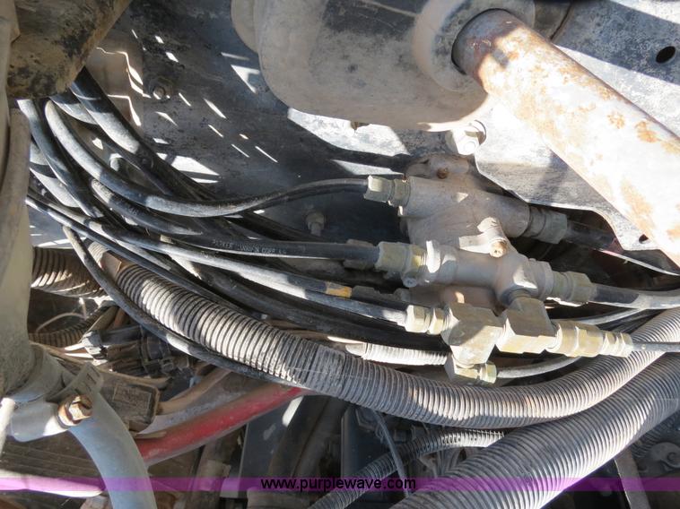 image for item B2430 1997 Mack CH613 semi truck