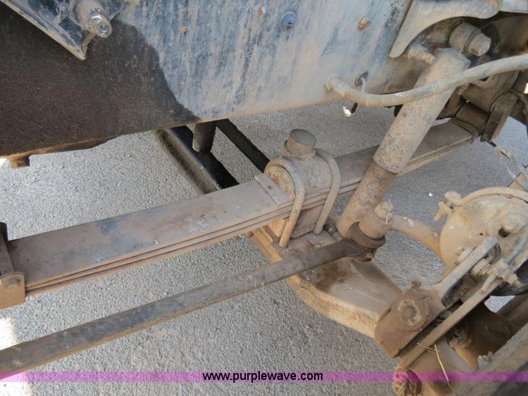 image for item B2430 1997 Mack CH613 semi truck