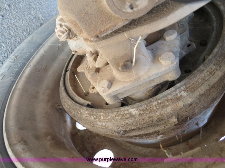 image for item B2430 1997 Mack CH613 semi truck