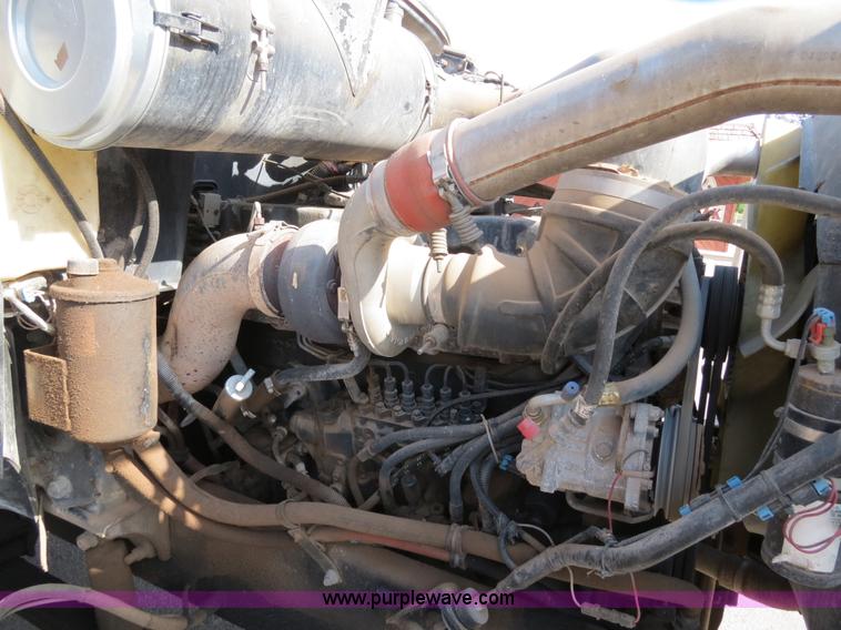 image for item B2430 1997 Mack CH613 semi truck