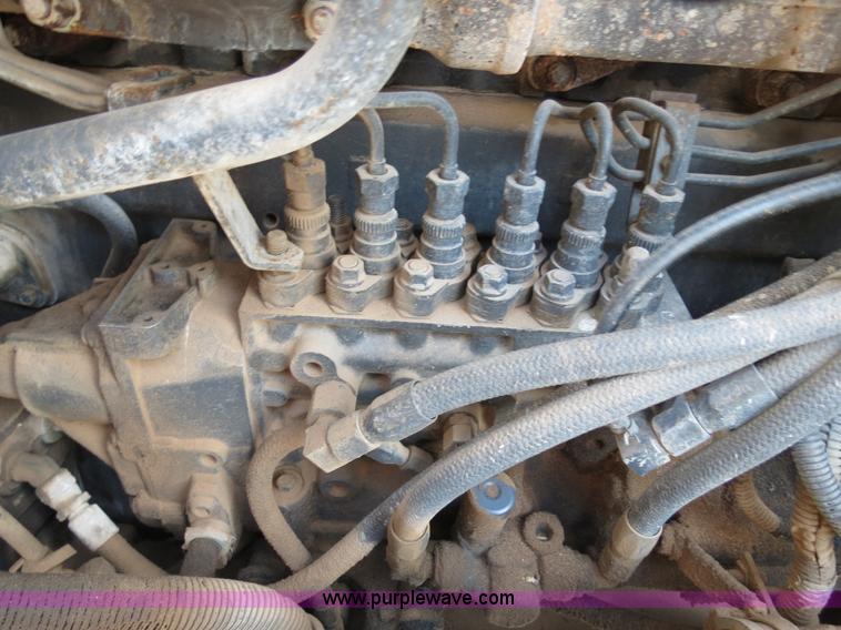 image for item B2430 1997 Mack CH613 semi truck