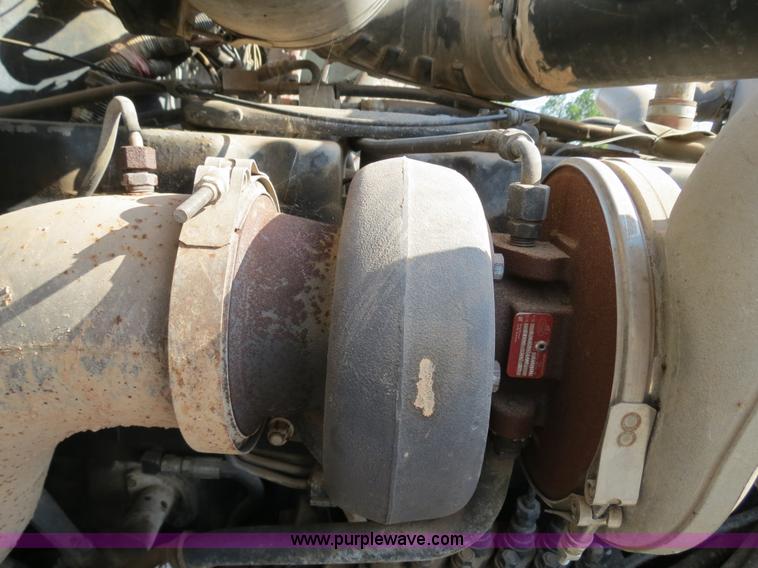 image for item B2430 1997 Mack CH613 semi truck