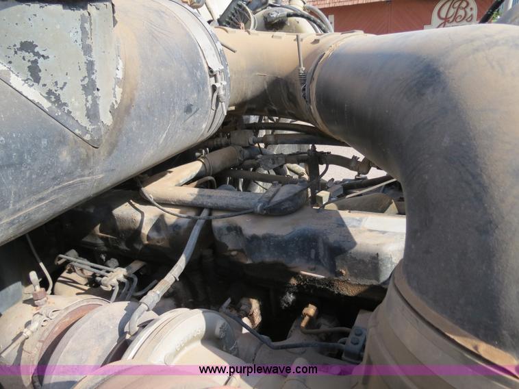 image for item B2430 1997 Mack CH613 semi truck