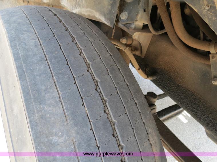 image for item B2430 1997 Mack CH613 semi truck