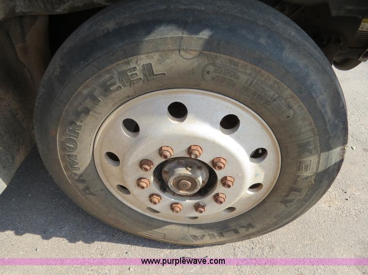 image for item B2430 1997 Mack CH613 semi truck